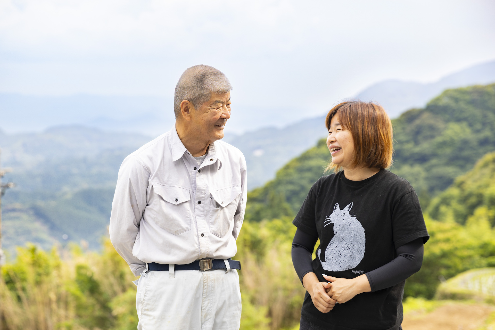 木下さんと中村さん（右）。実は、中村さんは元多久市職員で、木下さんが地域おこし協力隊になる際の面接官だった。本業は行政書士で、西多久テラスでは経理や申請手続きを一手にこなす。木下さんにとって「とても心強い仲間」。